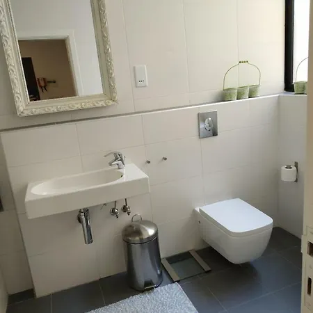 Laura's Designer Apartment *